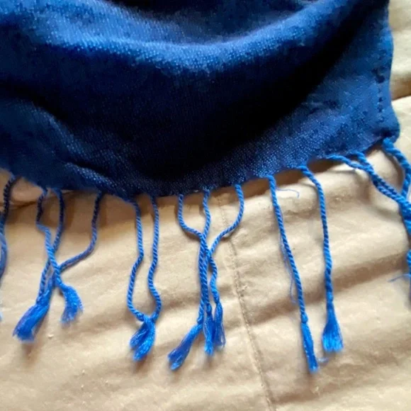 ⚜️Pashmina Scarf in Blue Paisley Pattern⚜️ - Picture 2 of 5